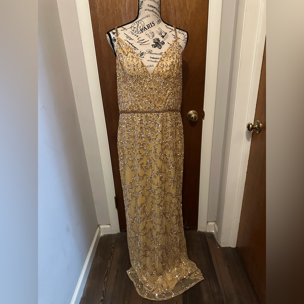 Mac Duggal Sleeveless V-Neck Embellished Beaded Gold Nude Column Gown Size 16 - Picture 2 of 10
